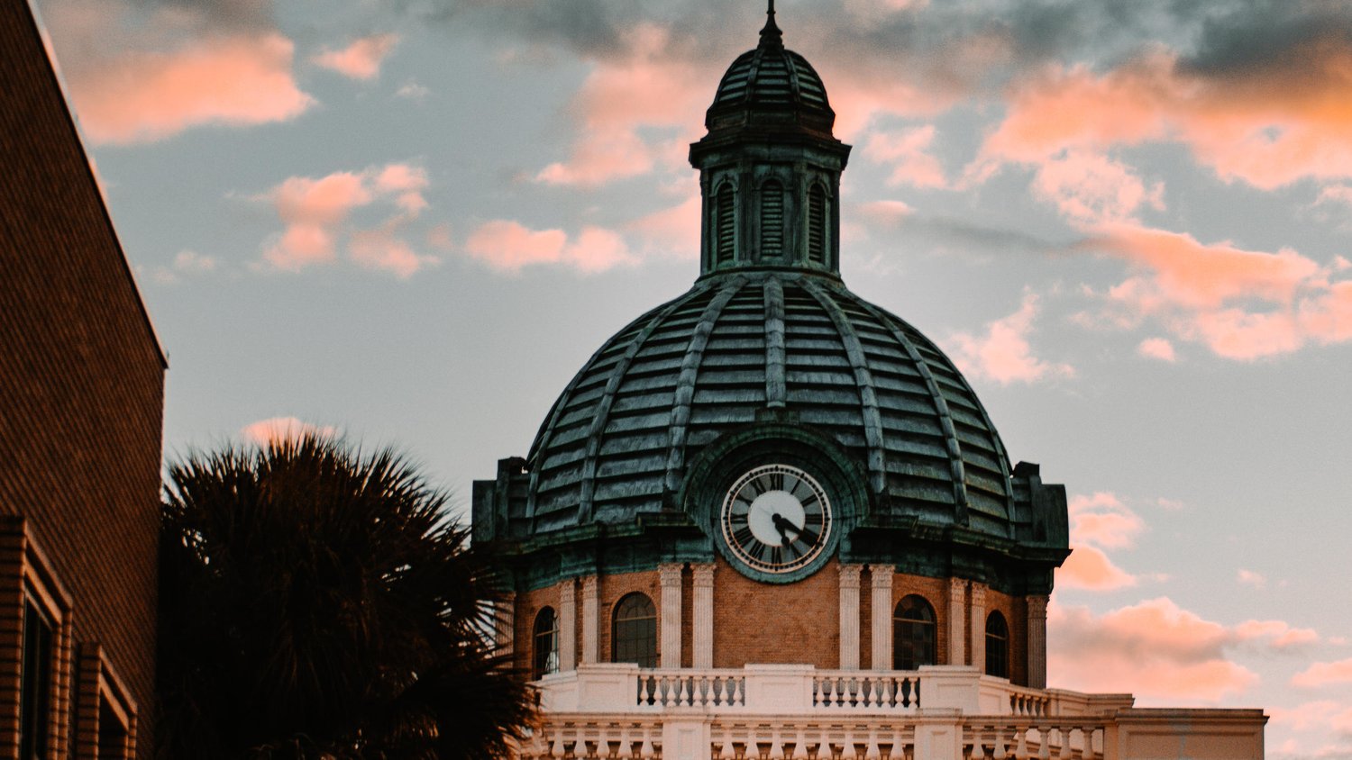 Historic downtown Deland with shops and restaurants